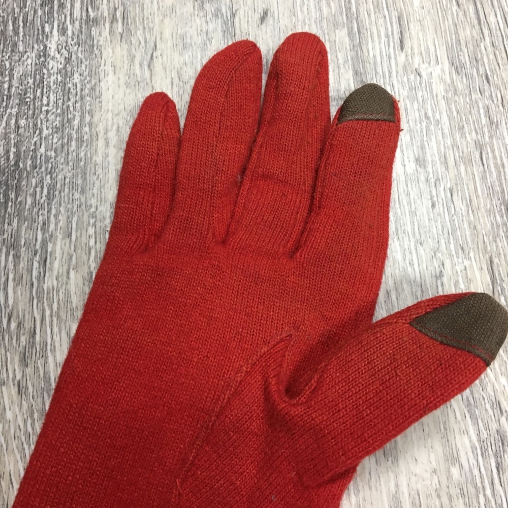 ModCloth red tech gloves. - Picture 2 of 3
